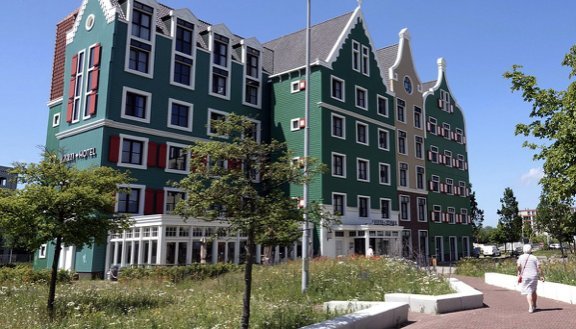 Functiewijziging hotel — vergunningaanvraag voor omzetting naar kantoorfunctie