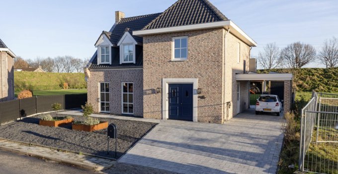 Gerenoveerde woning met carport waarvan opleveringskeuring is verricht